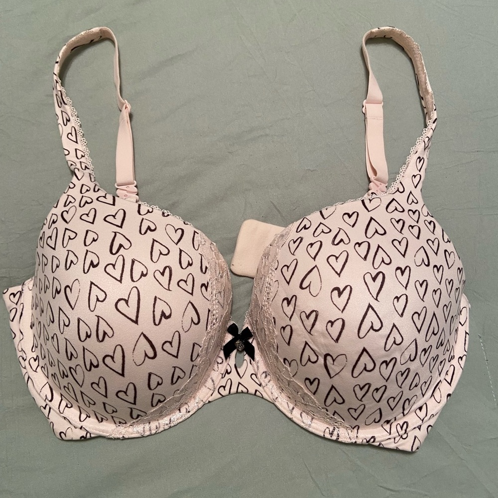 Victoria’s Secret bra, 36DD, heart print light pink